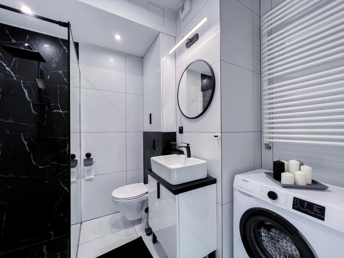 크라쿠프 12 Floor Mogilska Tower 아파트 외부 사진